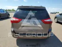 2017 Toyota SIENNA photo