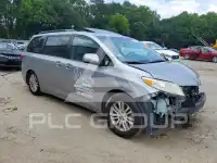 2017 Toyota SIENNA фото