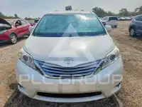 2017 Toyota SIENNA фото