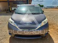 2017 Toyota SIENNA photo