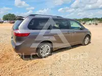 2017 Toyota SIENNA photo