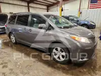2017 Toyota SIENNA фото