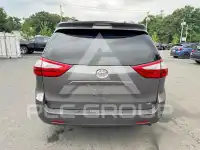 2017 Toyota SIENNA фото