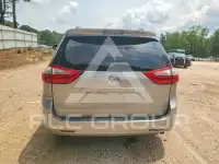 2017 Toyota SIENNA photo