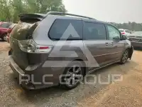 2017 Toyota SIENNA фото