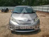 2017 Toyota SIENNA photo