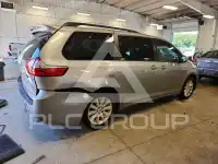 2017 Toyota SIENNA фото