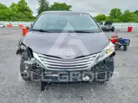 2017 Toyota SIENNA photo