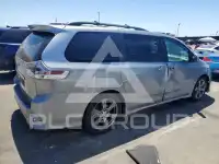 2017 Toyota SIENNA photo