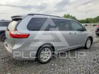 2017 Toyota SIENNA photo
