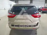 2017 Toyota SIENNA фото