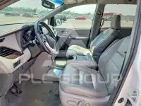 2017 Toyota SIENNA фото