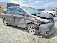 2017 Toyota SIENNA photo