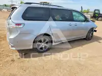 2017 Toyota SIENNA фото