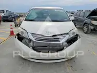 2017 Toyota SIENNA фото