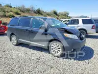2017 Toyota SIENNA photo