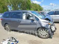 2017 Toyota SIENNA photo
