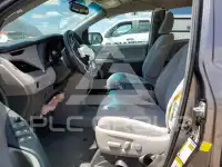 2017 Toyota SIENNA фото