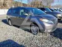 2017 Toyota SIENNA photo