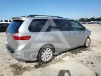 2017 Toyota SIENNA photo
