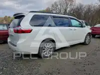 2017 Toyota SIENNA photo