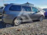 2017 Toyota SIENNA photo