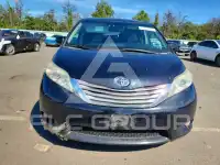 2017 Toyota SIENNA фото
