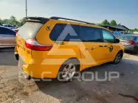 2017 Toyota SIENNA photo