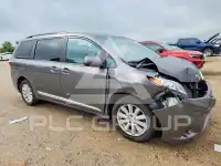 2017 Toyota SIENNA фото