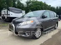2017 Toyota SIENNA photo