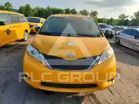2017 Toyota SIENNA photo