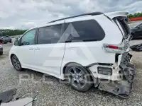 2017 Toyota SIENNA фото