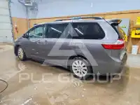 2017 Toyota SIENNA фото