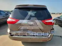 2017 Toyota SIENNA photo