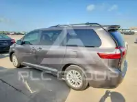 2017 Toyota SIENNA photo