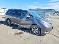 2017 Toyota SIENNA фото