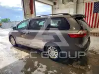 2017 Toyota SIENNA photo