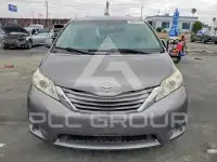 2017 Toyota SIENNA photo