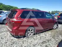 2017 Toyota SIENNA photo