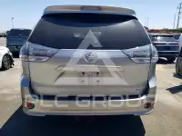 2017 Toyota SIENNA фото