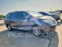 2017 Toyota SIENNA photo