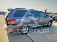 2017 Toyota SIENNA photo