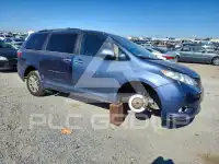 2017 Toyota SIENNA фото