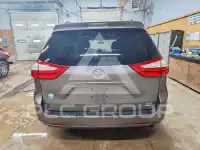 2017 Toyota SIENNA фото