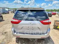 2017 Toyota SIENNA photo