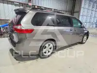 2017 Toyota SIENNA фото