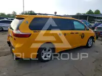 2017 Toyota SIENNA photo
