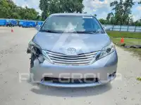 2017 Toyota SIENNA фото