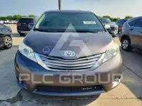 2017 Toyota SIENNA photo