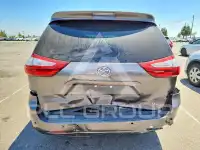 2017 Toyota SIENNA photo